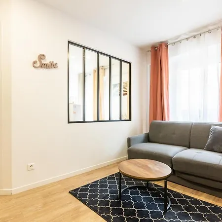 And Warm Flat For Four Or Six People In Center *